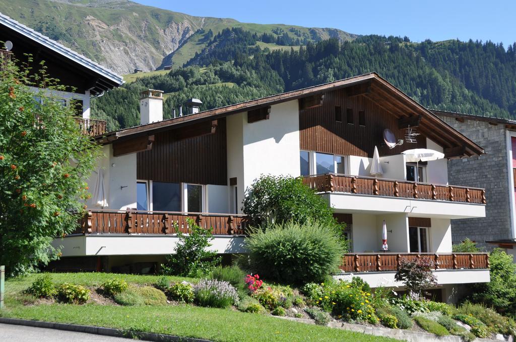Locanda Casa La Roda Café Dulezi Sedrun
