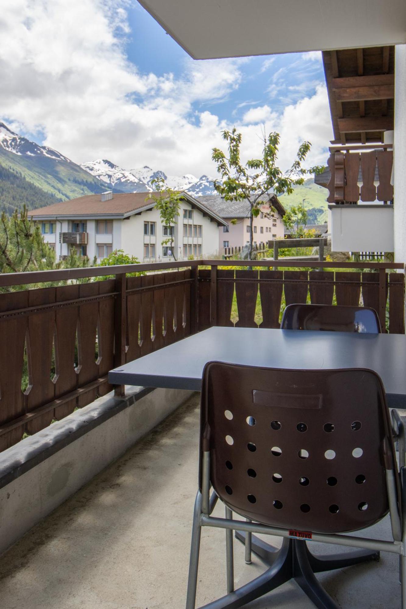 Inn Casa La Roda Café Dulezi Sedrun